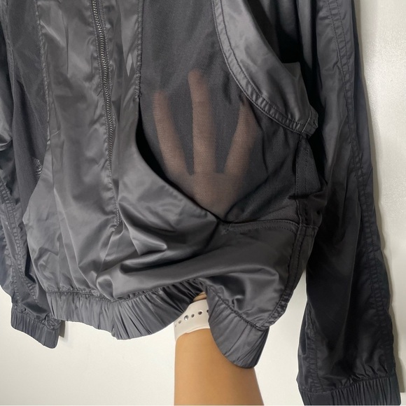 Lululemon Before Dawn Jacket Black Mesh Panels Lightweight Zip Hoodie Size 8 - Picture 6 of 11